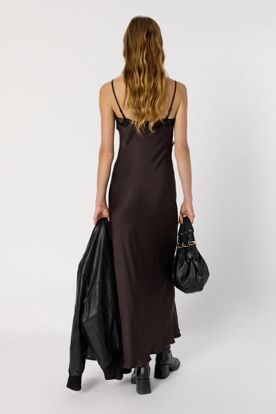 robe longue à fines bretelles et dentelle - lou