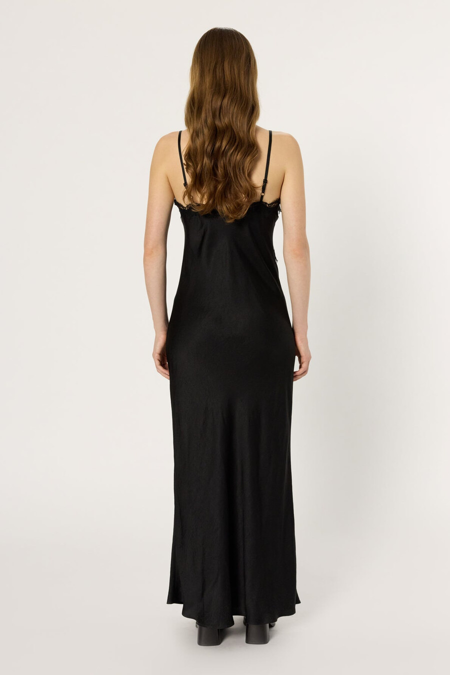robe longue à fines bretelles et dentelle - lou