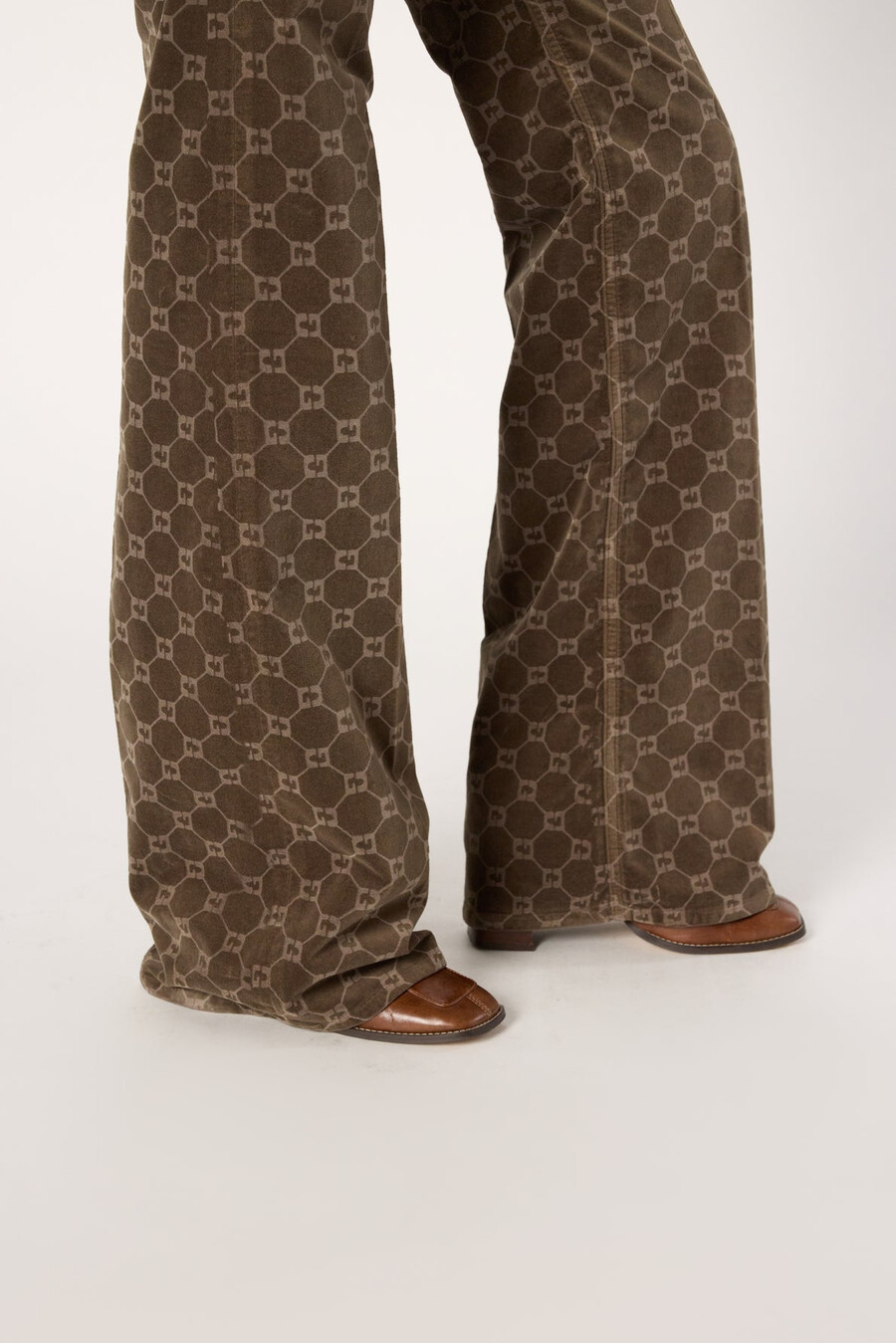 pantalon évasé en velours côtelé avec monogramme - anna