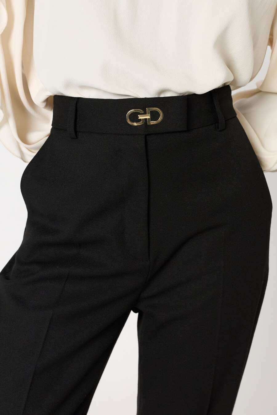 pantalon droit à monogramme doré - caroline