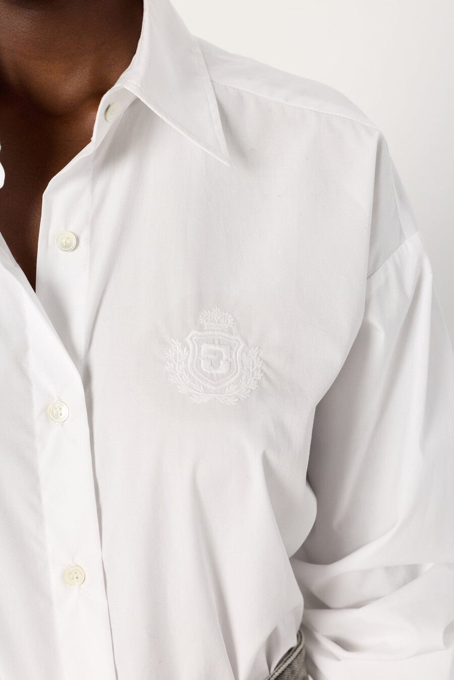 chemise en coton uni avec armoiries - alix